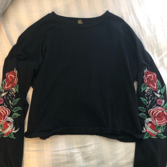 cropped long sleeve - Picture 1 of 1